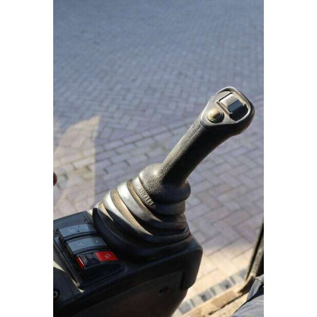 2017 Caterpillar 302.4D-46270978