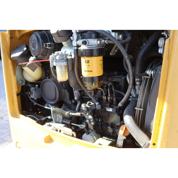 2017 Caterpillar 302.4D-46270981