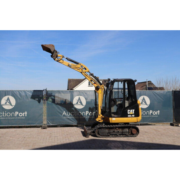 2017 Caterpillar 302.4D-46270984