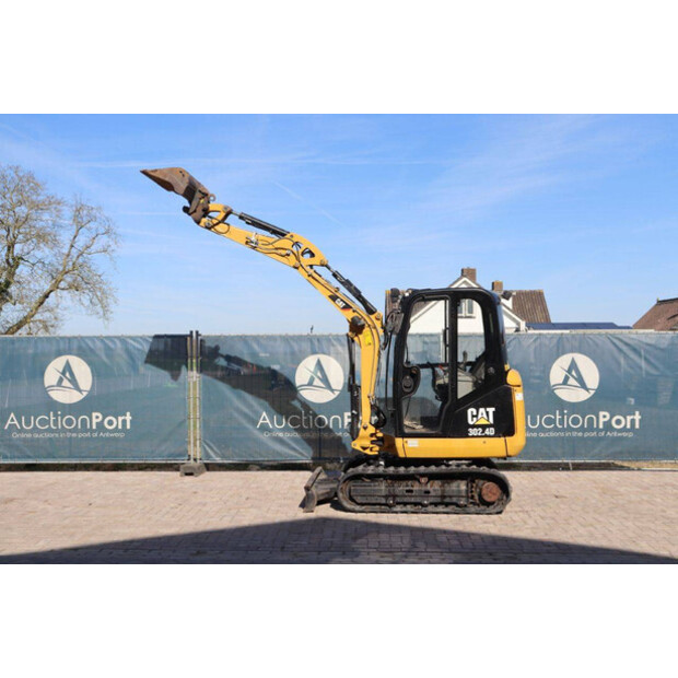 2017 Caterpillar 302.4D-46270985