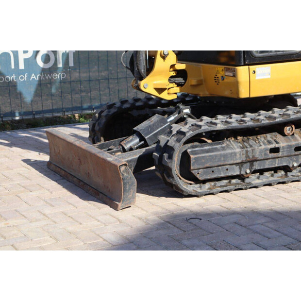 2017 Caterpillar 302.4D-46270988