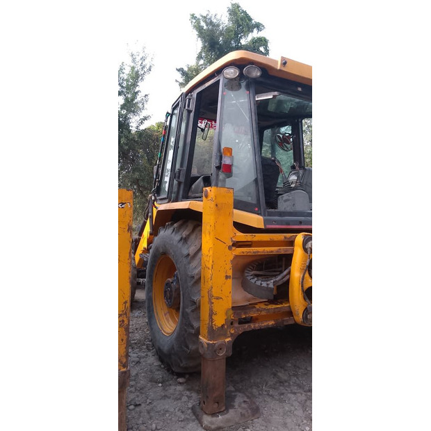 2017 JCB 3DX-46279951