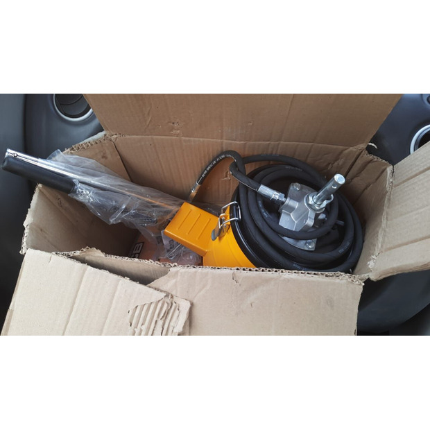 2025 JCB JS200-46280026