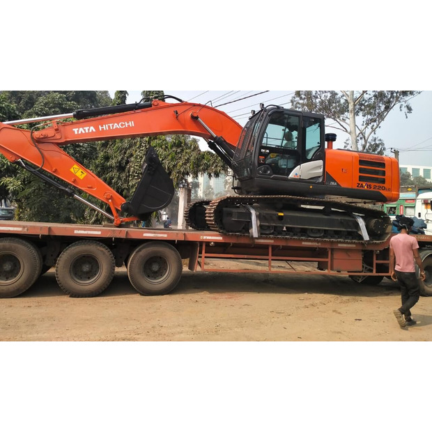 2025 Hitachi ZX220LC-46280215