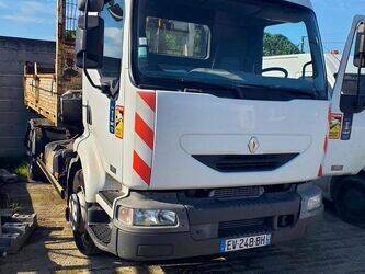 صورة ل شاحنات 2005 رينو Midlum