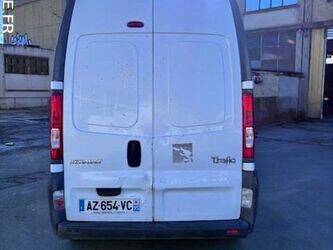 2010-renault-trafic-1437176-46286726