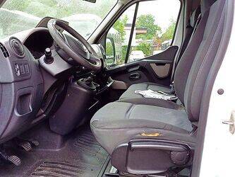 2011-renault-master-1437186-46286976