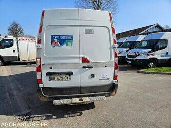 2014-renault-master-1437200-46287462