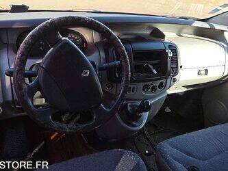 2006-renault-trafic-1437212-46287782