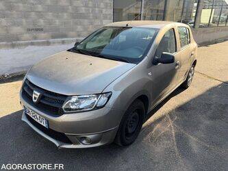 2014-dacia-sandero-1437251-46288890