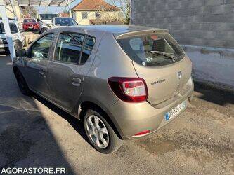2014-dacia-sandero-1437251-46288892