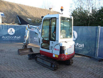 2011-takeuchi-tb016-1437265-46289471