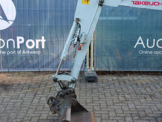 2011-takeuchi-tb016-1437265-46289479