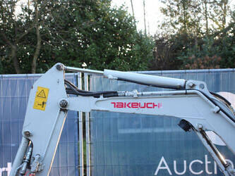 2011-takeuchi-tb016-1437265-46289480