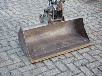 2011-takeuchi-tb016-1437265-46289483