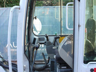 2011-takeuchi-tb016-1437265-46289496