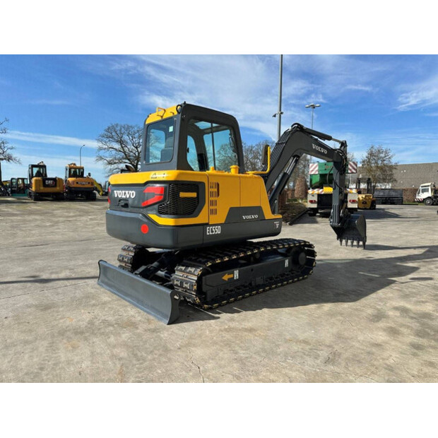 2017 فولفو EC55D-46290383