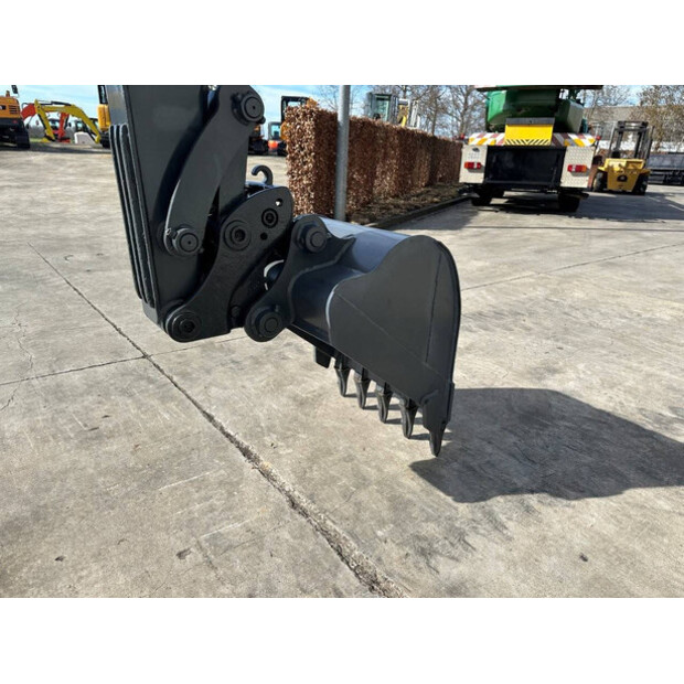 2017 فولفو EC55D-46290389