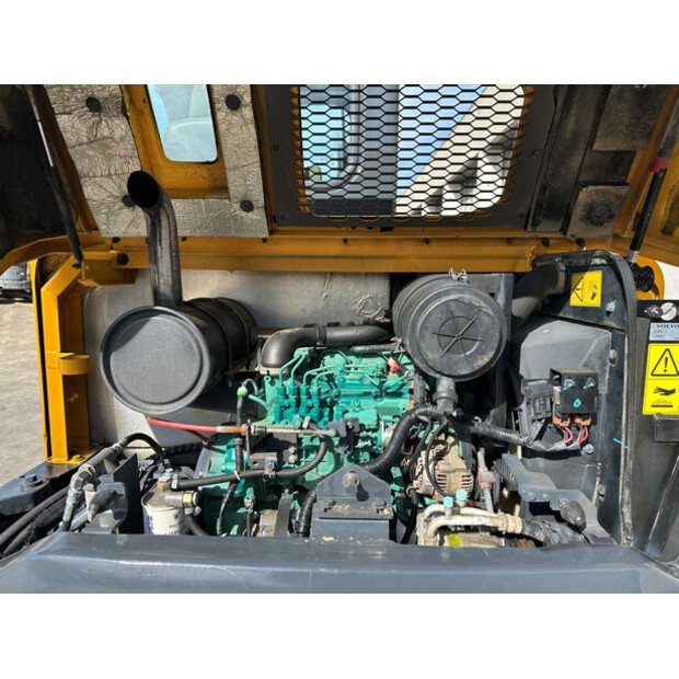 2017 فولفو EC55D-46290406