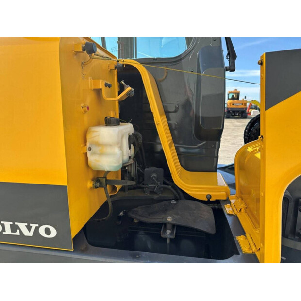 2017 فولفو EC55D-46290410