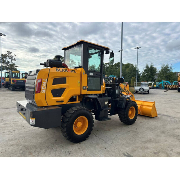 2025 Blanche TW36-46290681