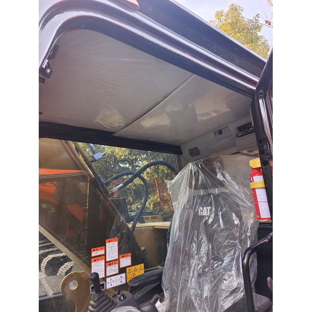 2024 كاتربيلر 330D2L-46290840