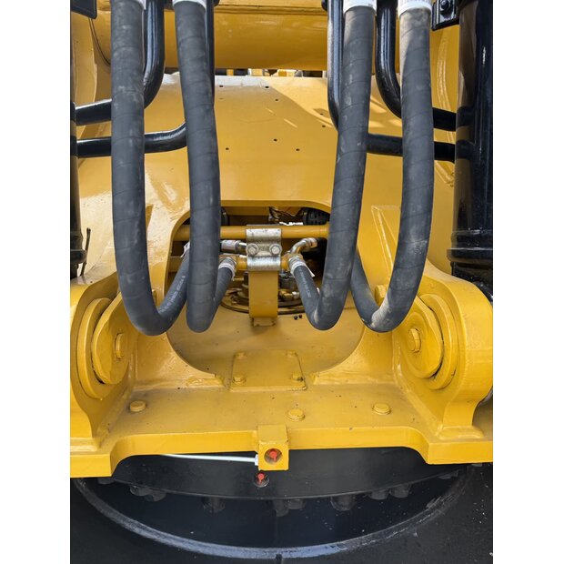 2024 كاتربيلر 325D2L-46290922