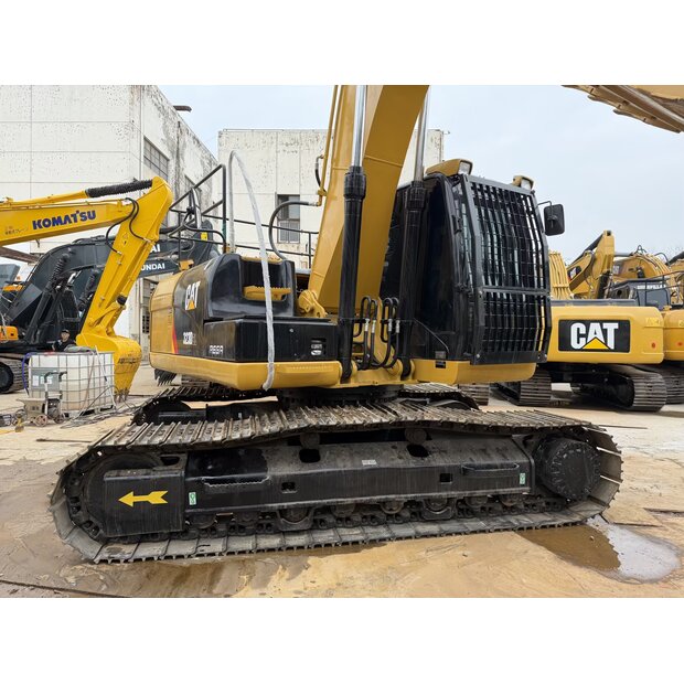 2024 كاتربيلر 323D2L-46290934