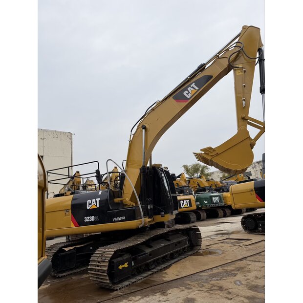 2024 كاتربيلر 323D2L-46290935