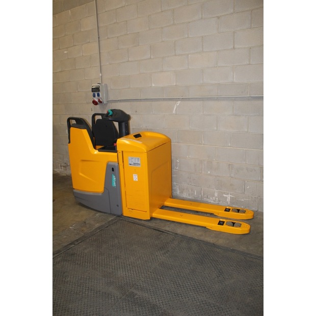 2020 Jungheinrich ERE 225-46303465