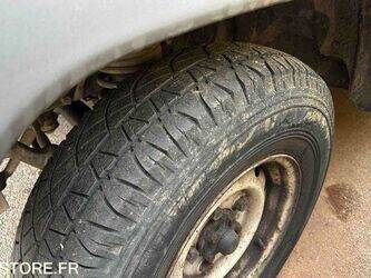 2006-land-rover-defender-1437630-46309933