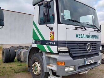 2001-mercedes-benz-2031-1437646-46310329