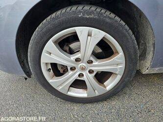 2009-renault-megane-1437660-46310799