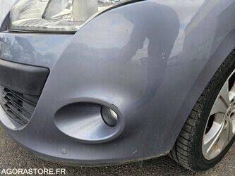 2009-renault-megane-1437660-46310800