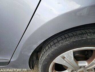 2009-renault-megane-1437660-46310815