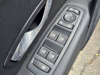 2009-renault-megane-1437660-46310820