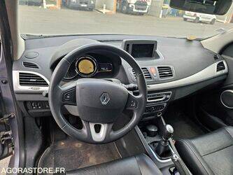 2009-renault-megane-1437660-46310821