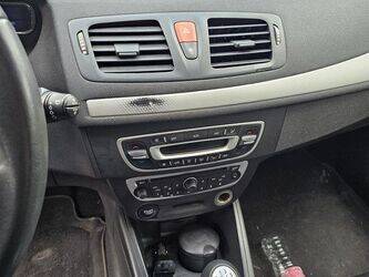 2009-renault-megane-1437660-46310822