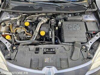2009-renault-megane-1437660-46310825