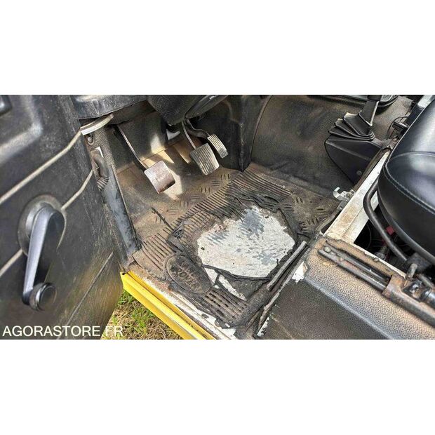 2006 Land Rover Defender-46311237