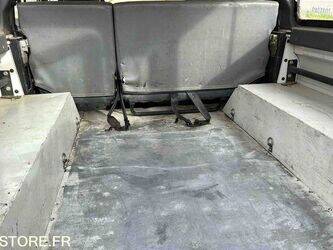 2006-land-rover-defender-1437676-46311238