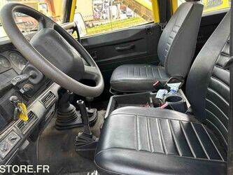 2006-land-rover-defender-1437676-46311242