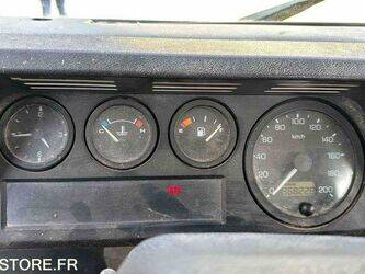 2006-land-rover-defender-1437676-46311245