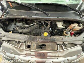 2013-renault-master-1437685-46311485