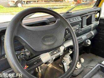 2006-land-rover-defender-1437691-46311634