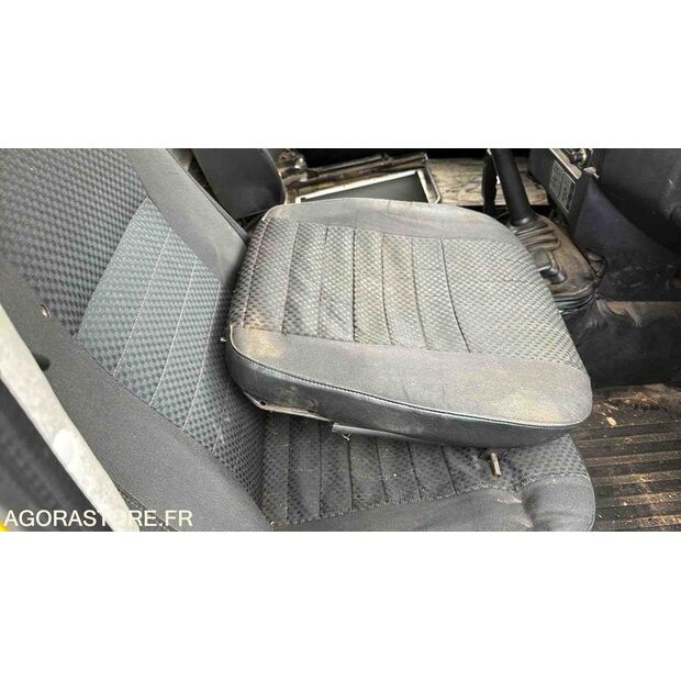 2008 Land Rover Defender-46311923