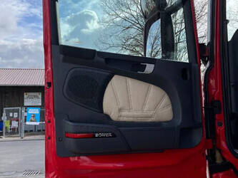 2017-scania-r490-1437707-46313560