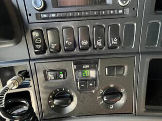 2017-scania-r490-1437707-46313575