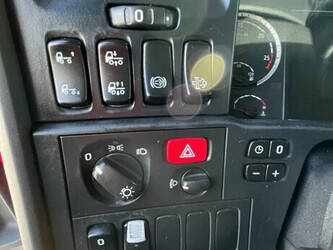 2017-scania-r490-1437707-46313576