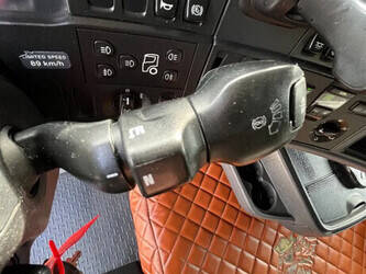 2017-scania-r490-1437707-46313577